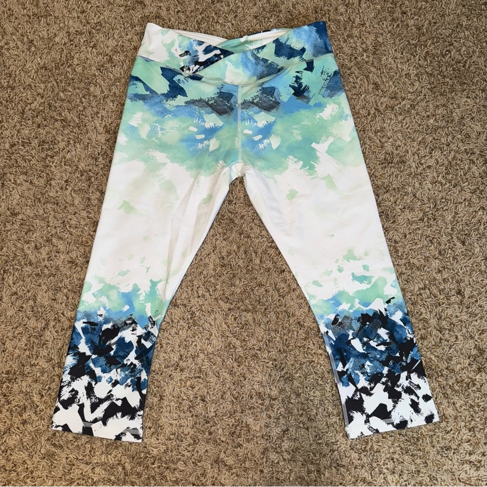 NWT Fabletics WINN crop leggings Size Medium